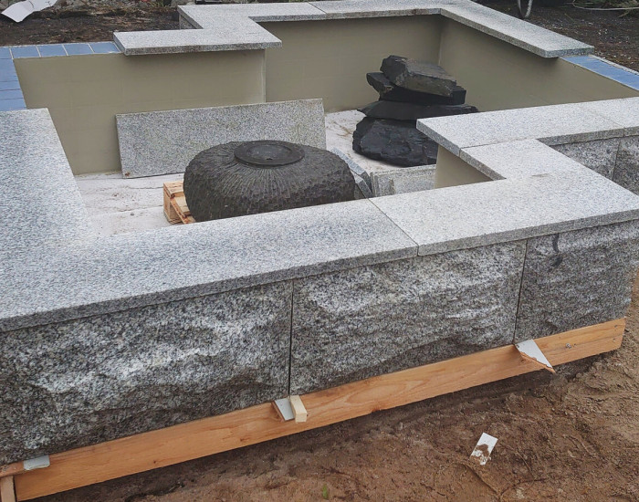 Lohkokivi Lohkograniitti,  vaaleanharmaa