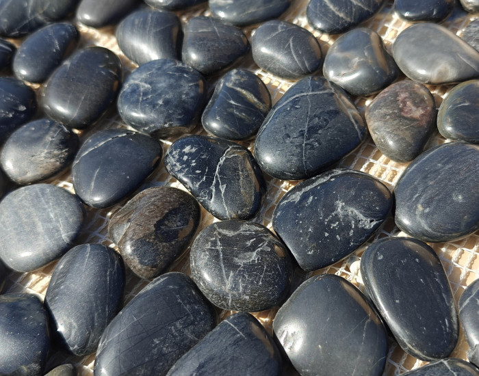 Jokikivi Piki musta hieno